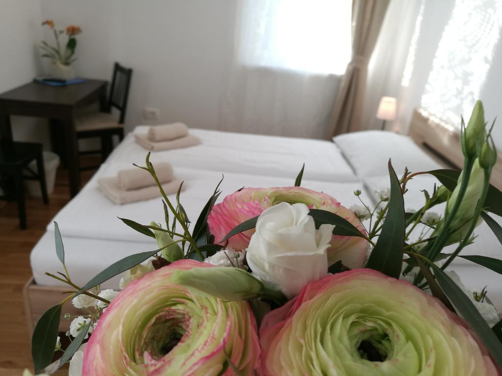 פוסטוינה Mondina Guest House מראה חיצוני תמונה